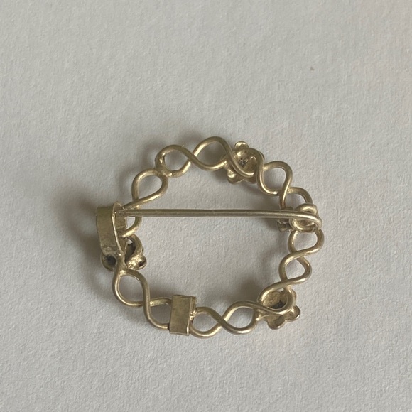 Elegant Silver  Floral Brooch - Picture 2 of 2